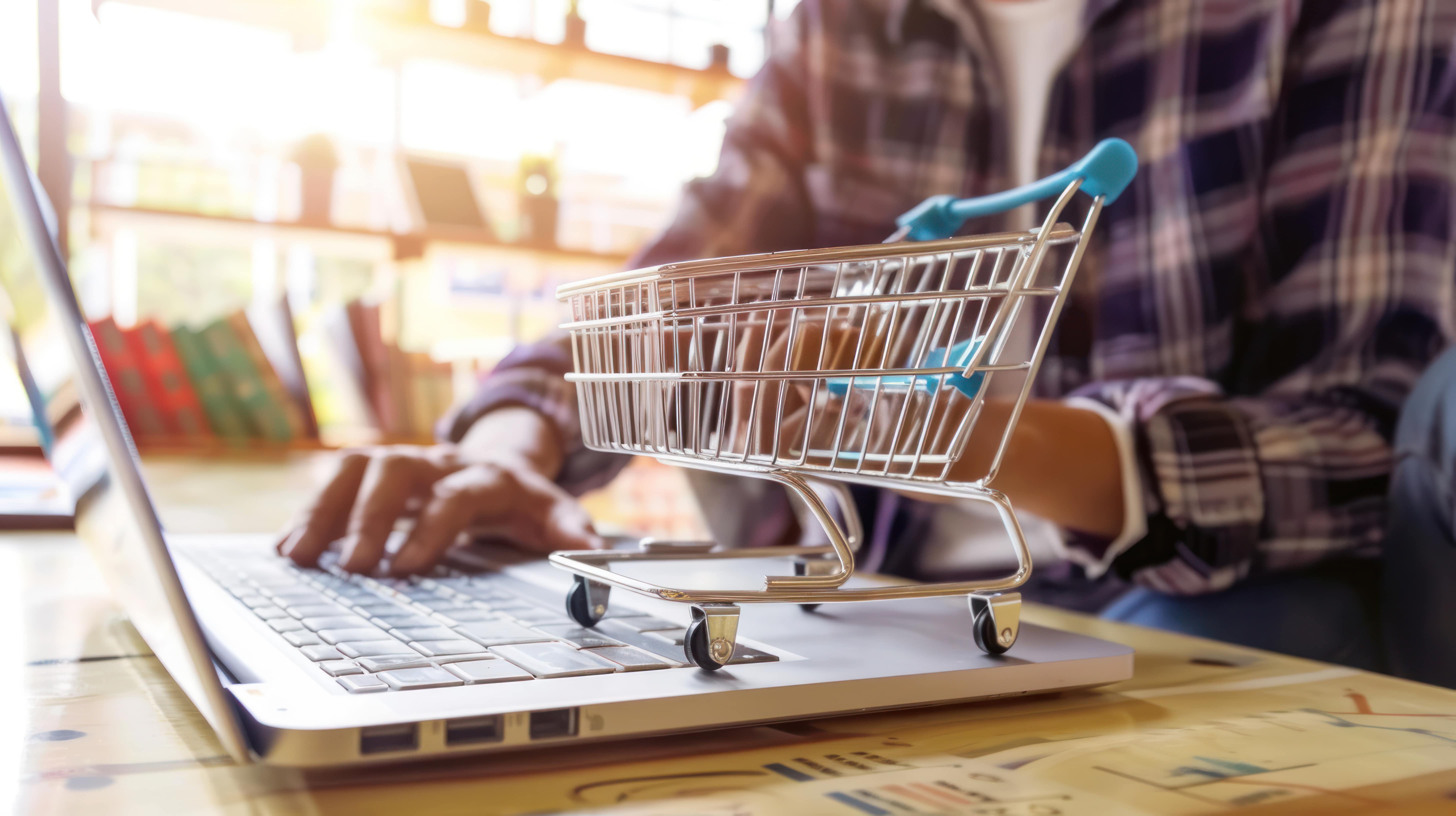 Shopping online loyal customer